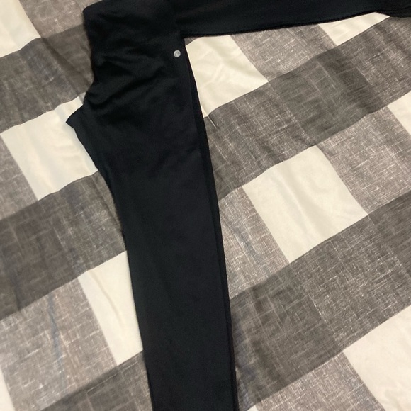 Woman’s Apana quarter length tie front yoga pants size small - Picture 3 of 14